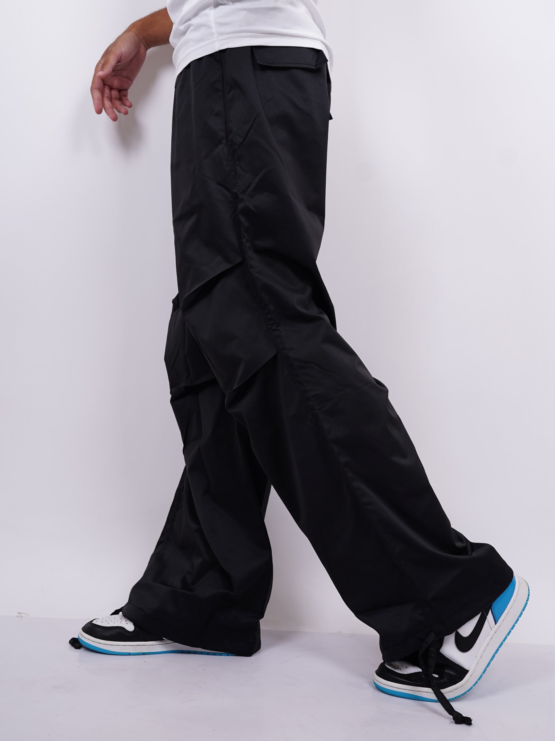 Black Parachute Pants – urbanneedsindia